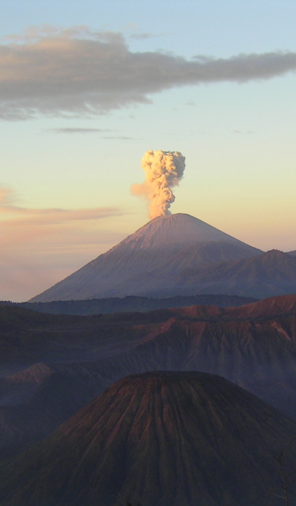 Вулкан Махамеру, Индонезия
