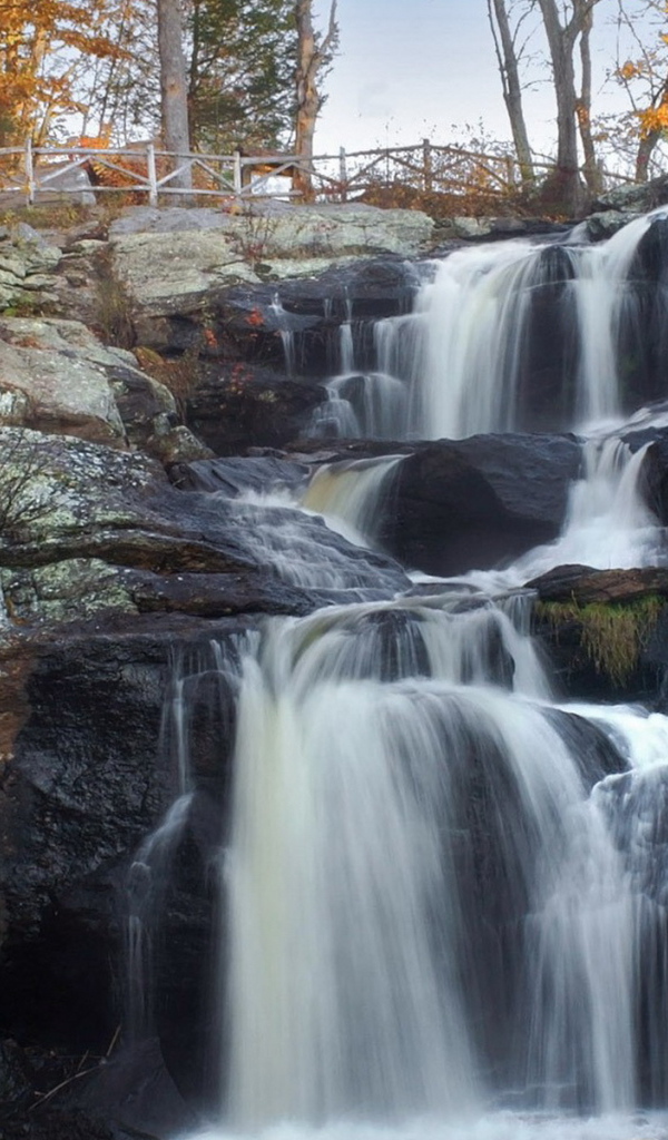 Осенний водопад