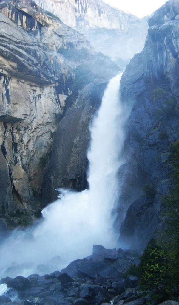 Шикарный водопад