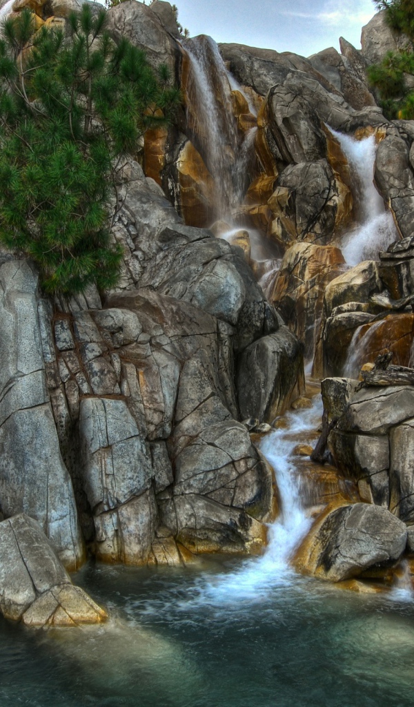 Водопад на реке