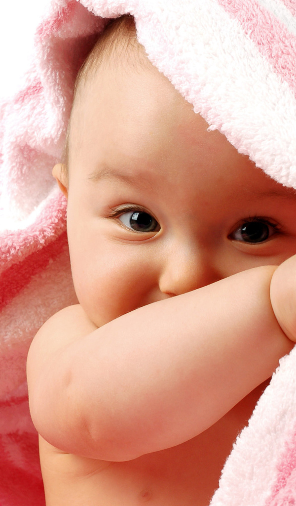 Малыш под одеялом