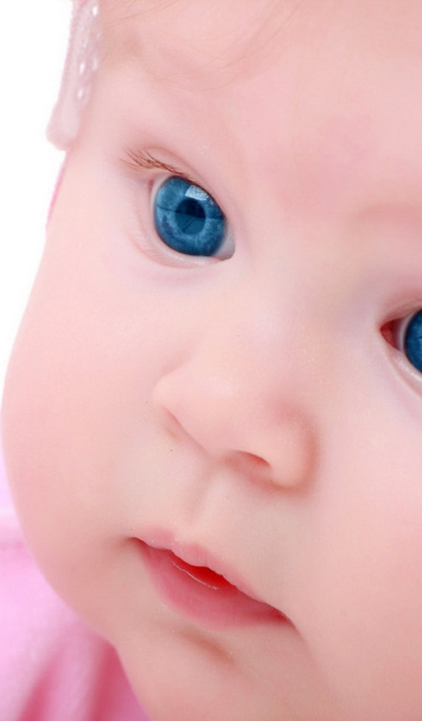 Голубоглазая малышка