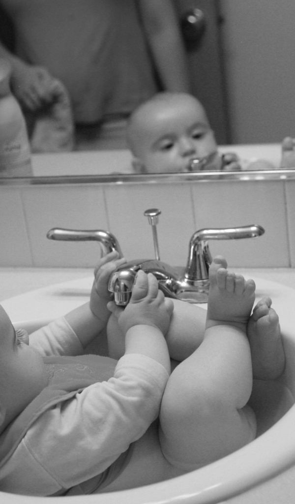 Малыш в раковине