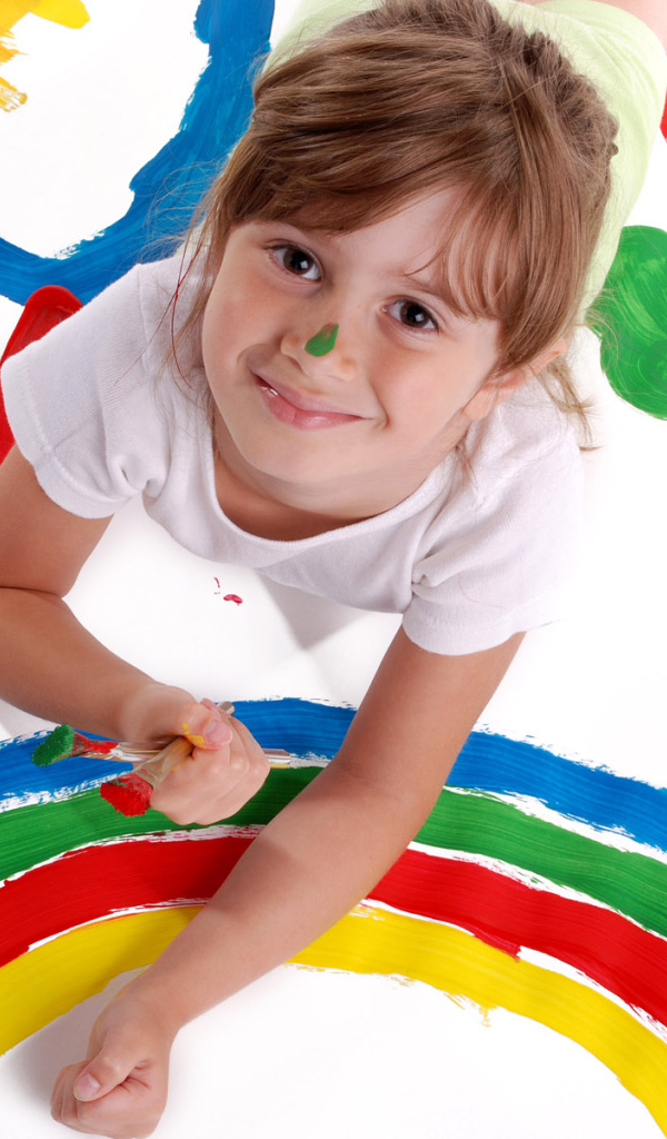 Маленькая девочка и радуга