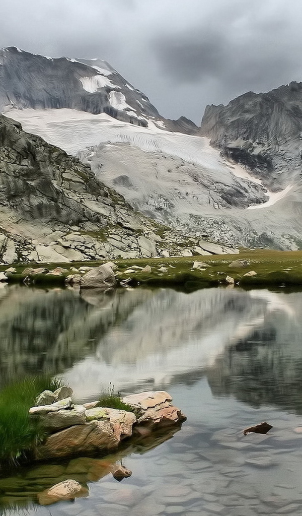 У подножия гор