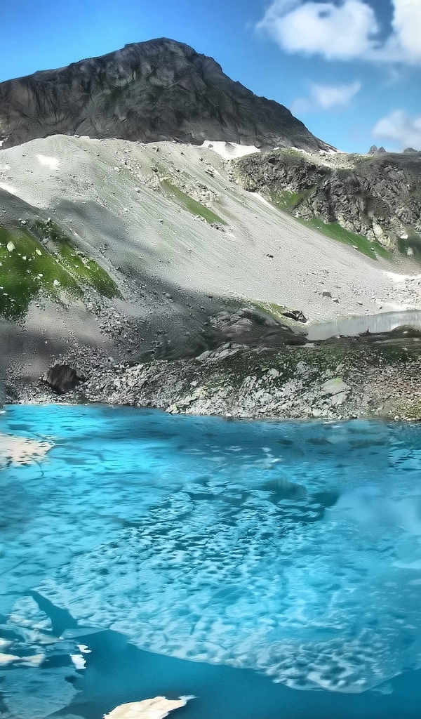 Озеро в горах