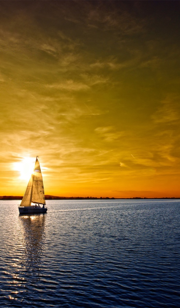 Парусник на закате