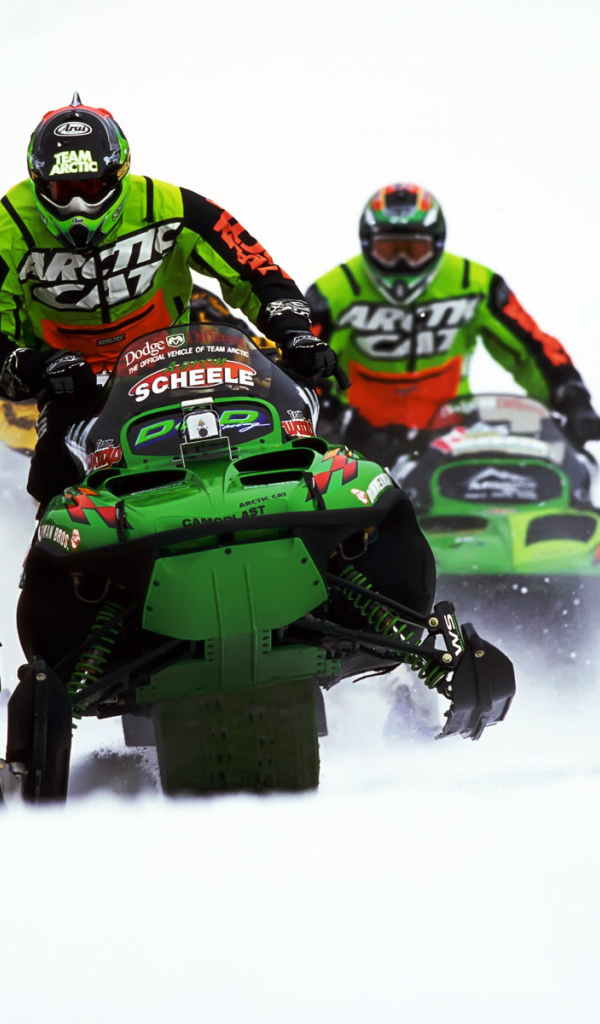 Гонки на снегоходах