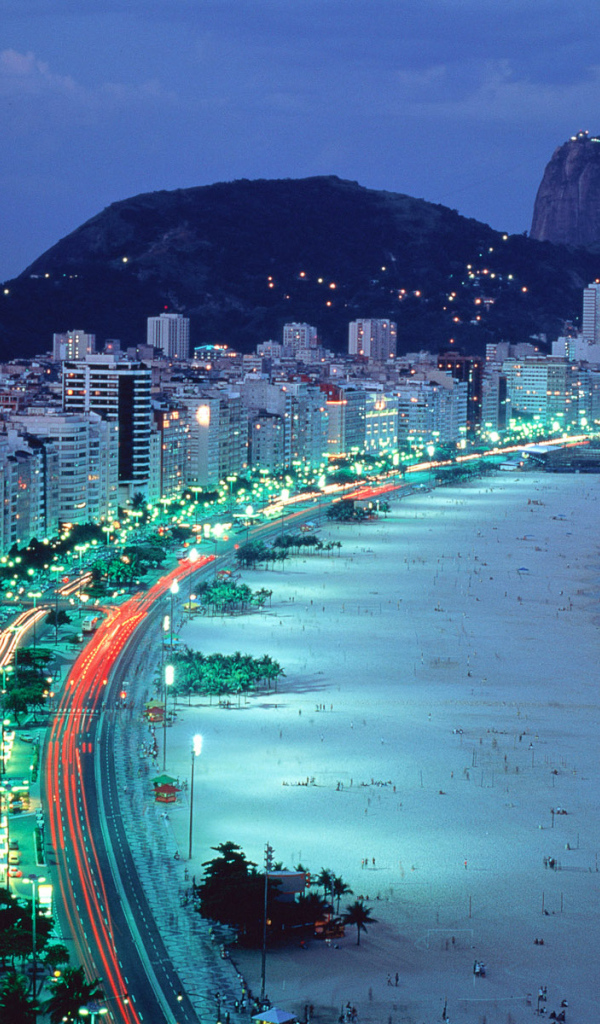 Ночной городской пляж в Бразилии