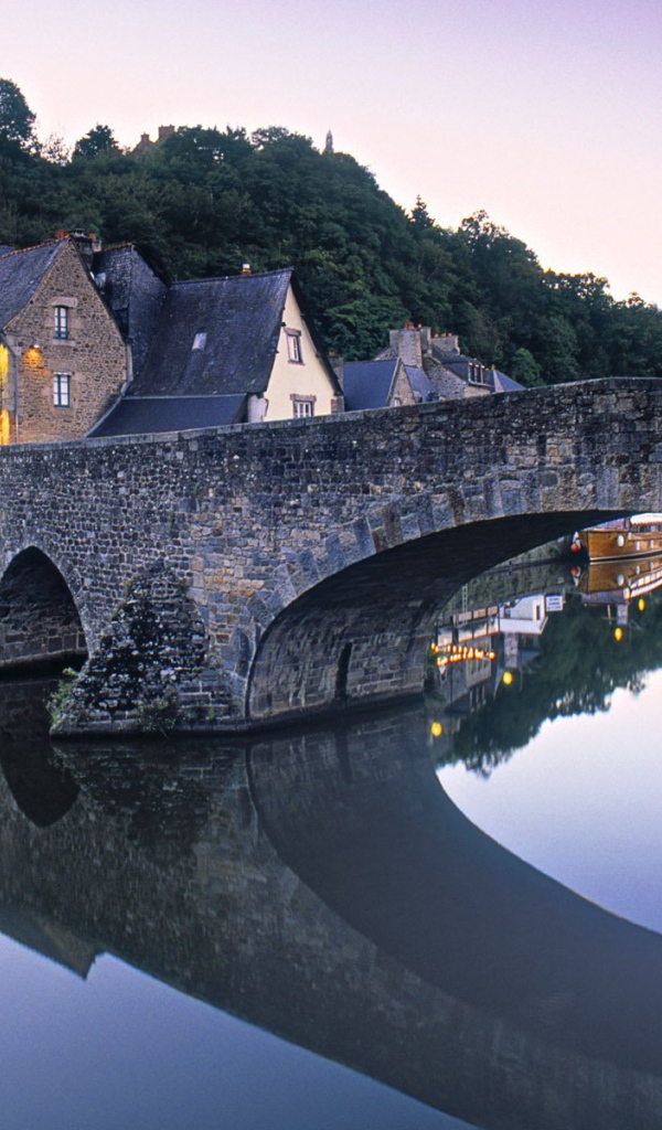 Красивый каменный мост