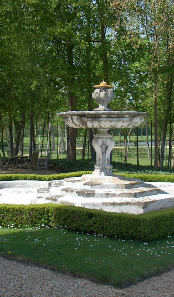 Фонтан в парке