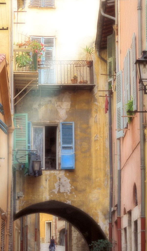 Узкая улица