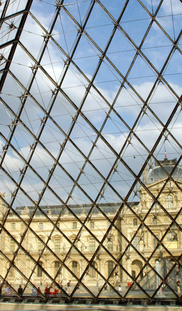 Лувр музей в Париже