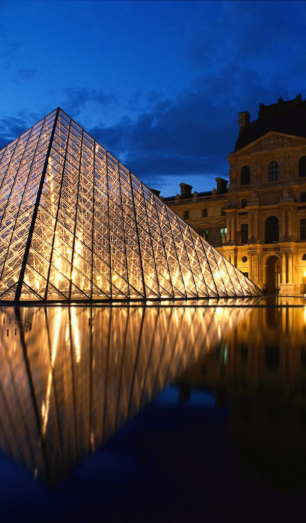 Пирамида Лувр