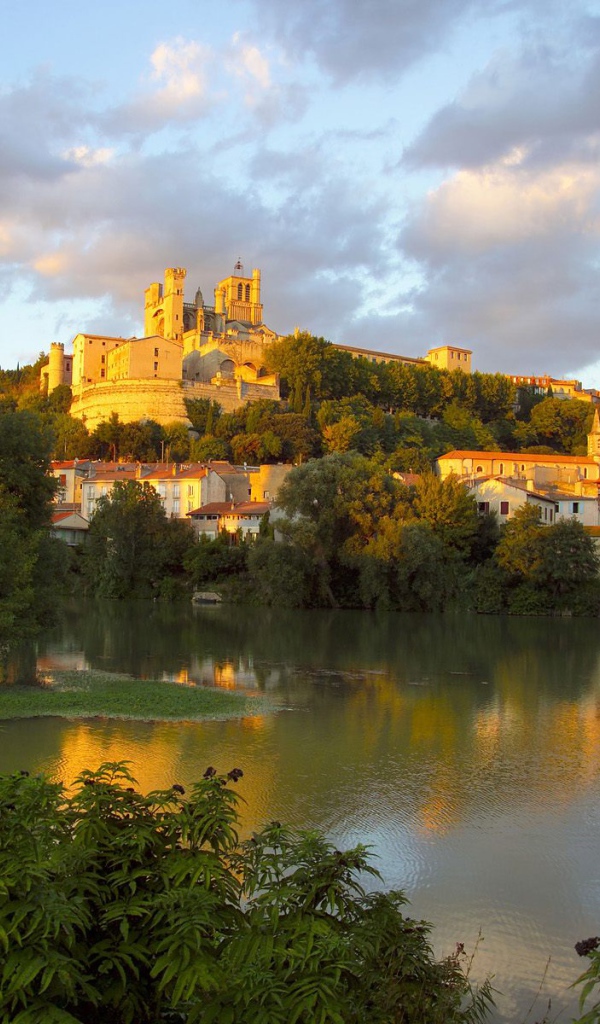 Красивый вид на замок