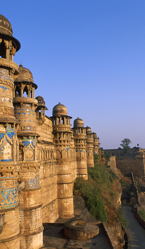 Замок на холме