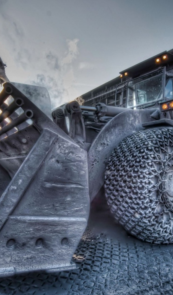 Мощный трактор