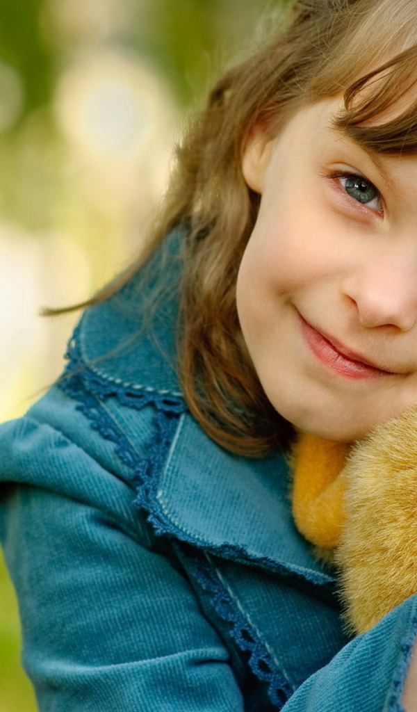 Девочка с мишкой