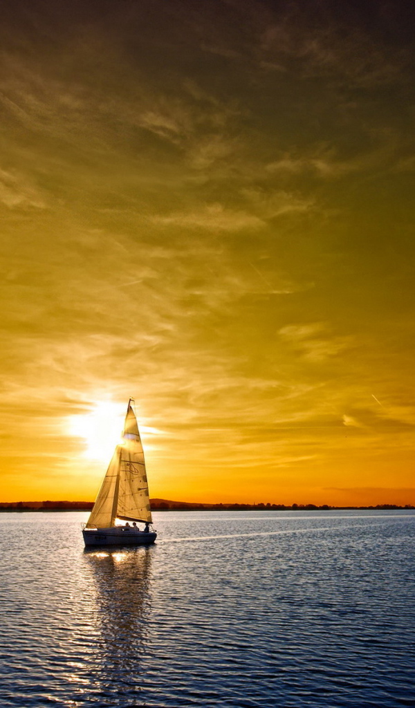 Парусная лодка