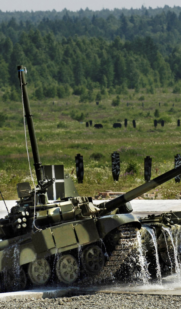 танк Т90 на полигоне