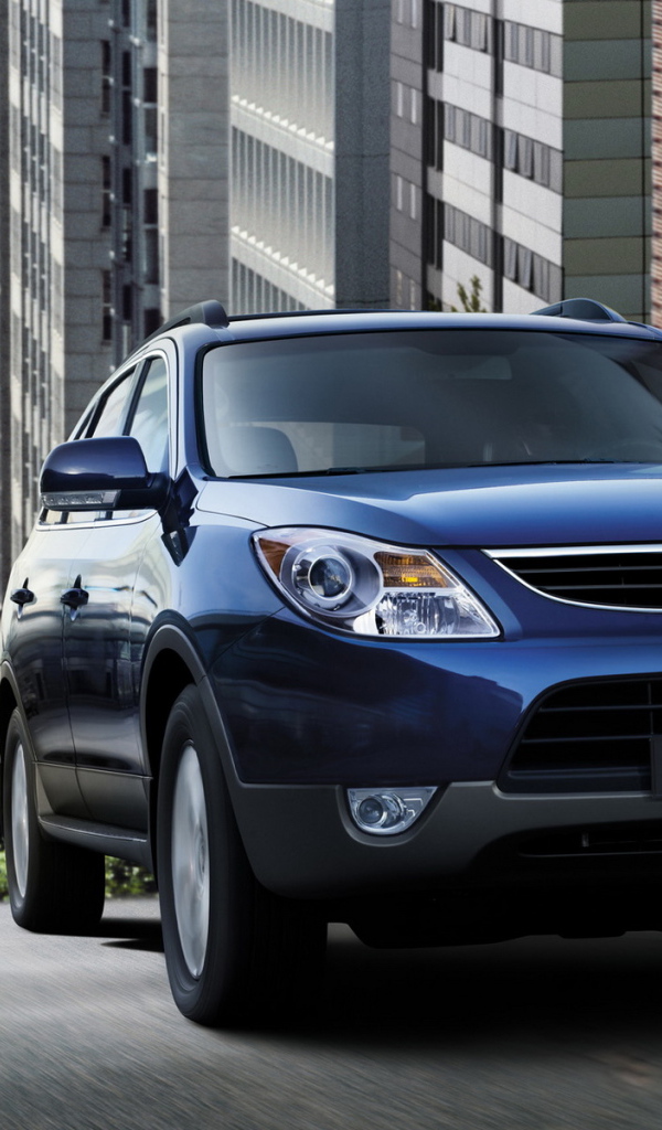 Hyundai IX55 in city