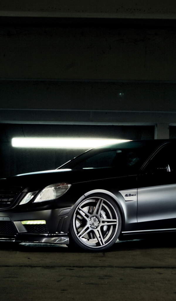 Mercedes-Benz-E63 AMG