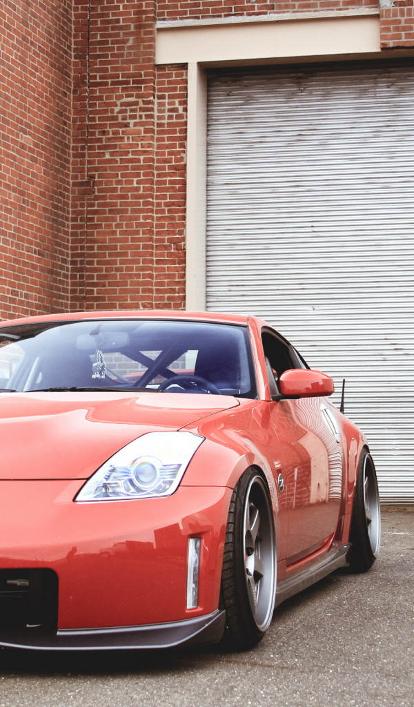 Красный Nissan 350Z