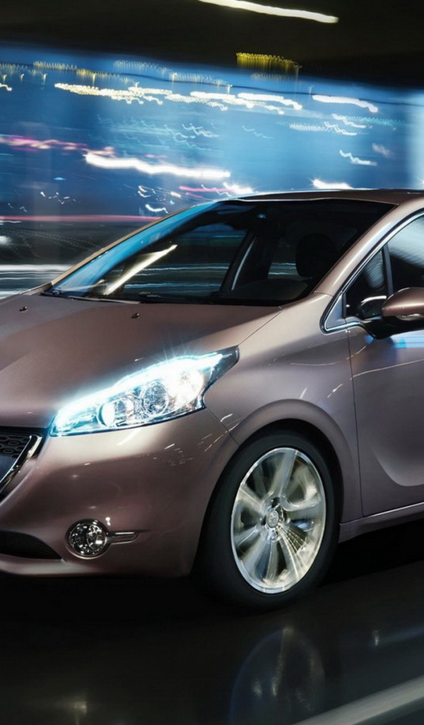 Peugeot 208 в движении