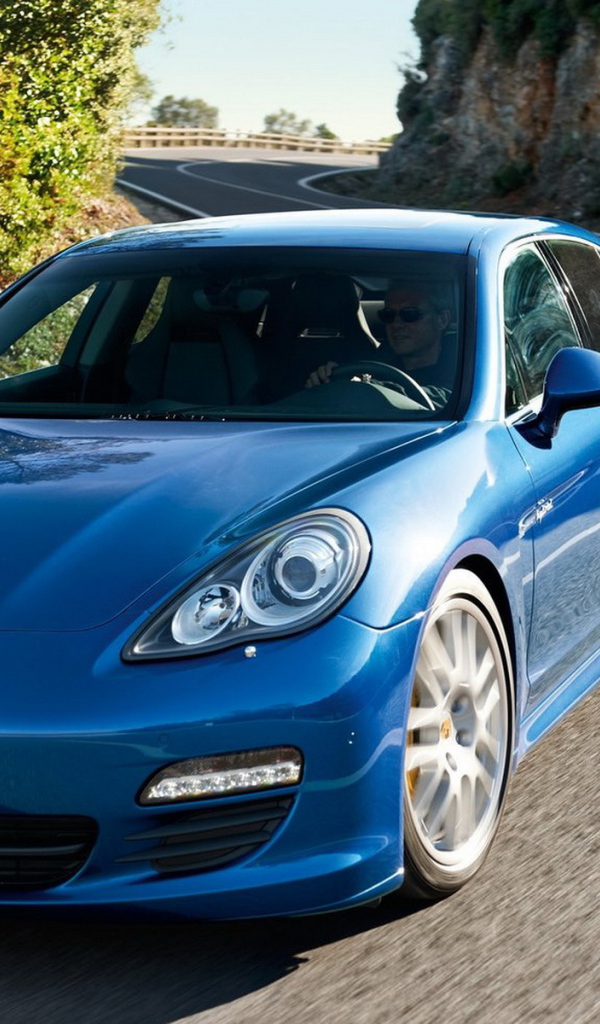 blue Porsche-Panamera S