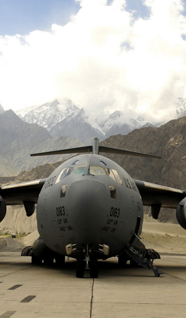 Военно-транспортный самолет