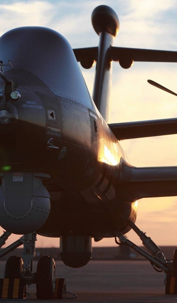 Самолет на взлетной полосе