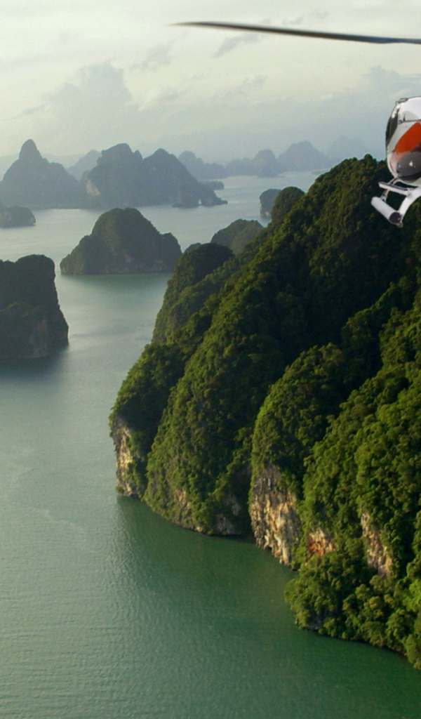 Вертолет над Тайландом