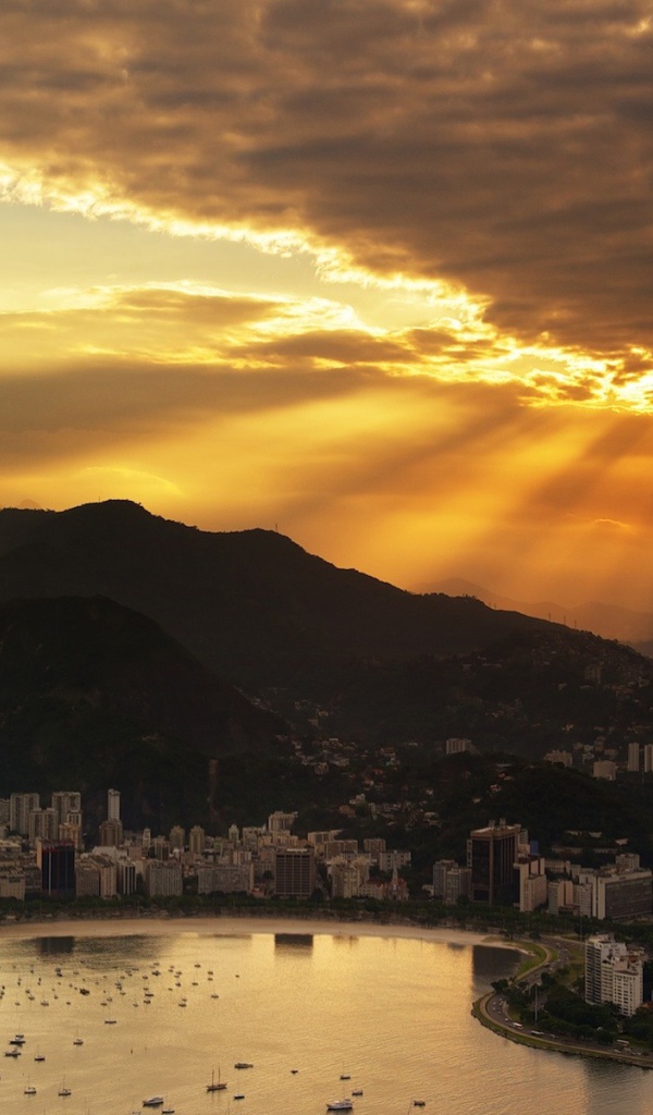 Лучи над Рио-де-Жанейро