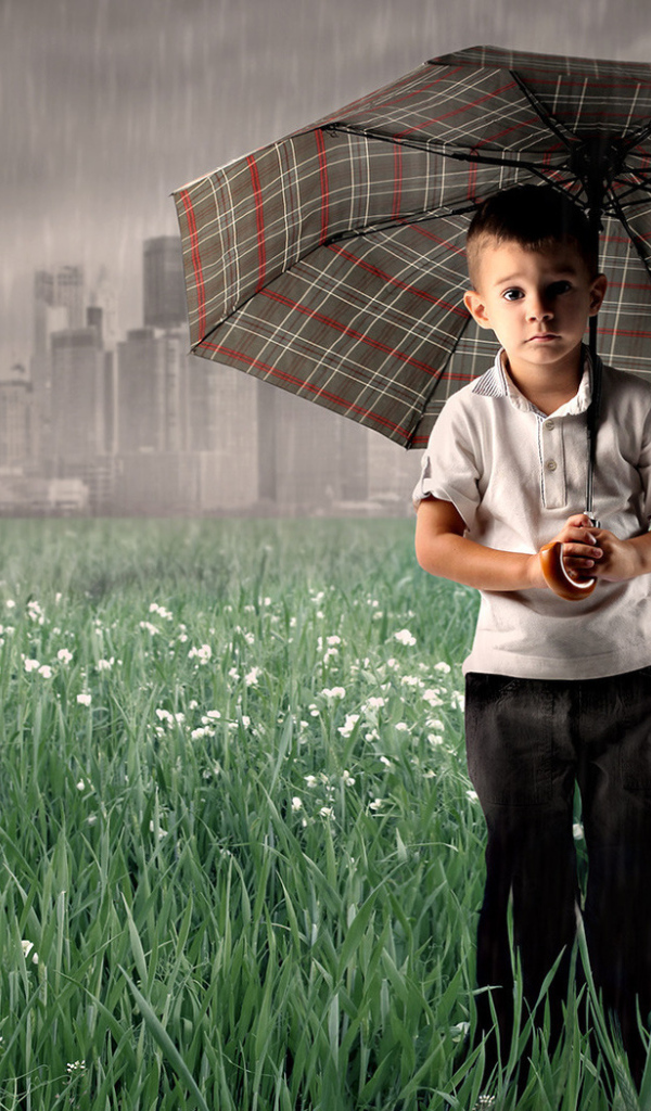 Ребенок под дождем