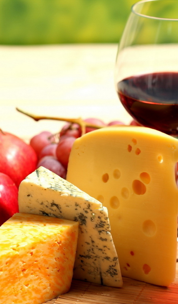 Ягоды, сыр, вино