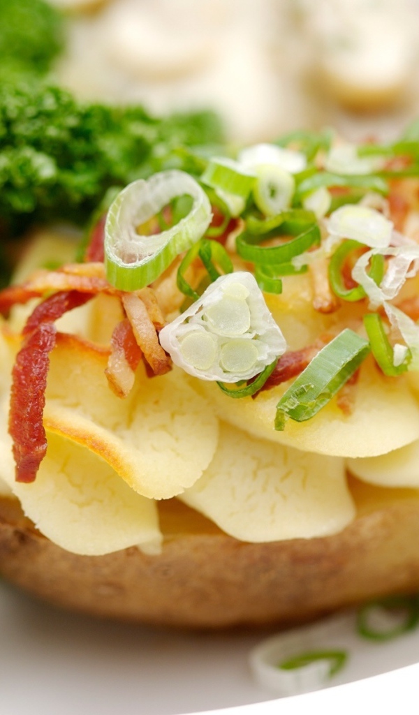 Чипсы с луком и беконом