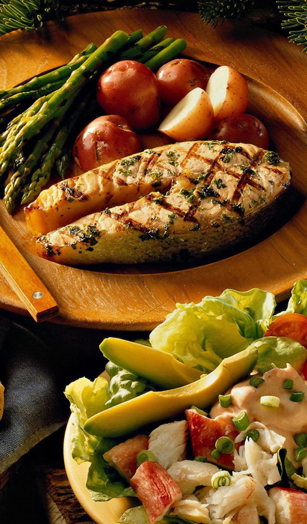 Рыба с салатом