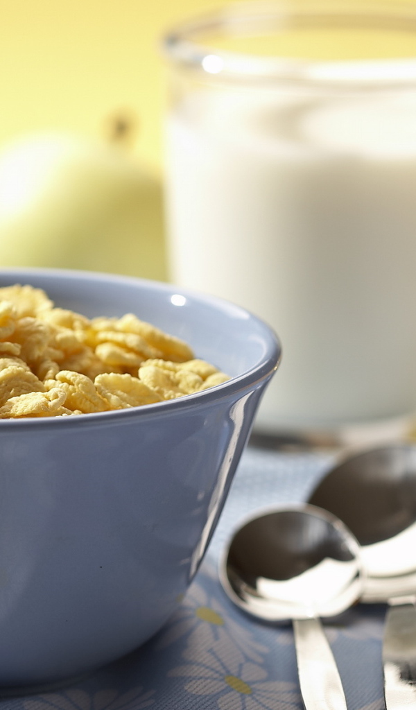 Хлопья и молоко