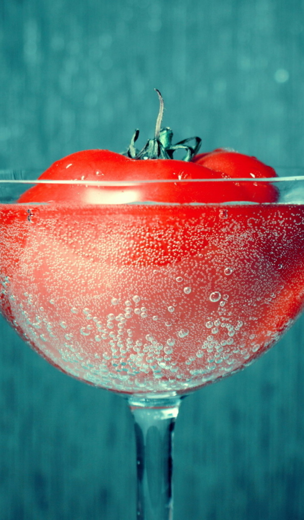 Томат в бокале