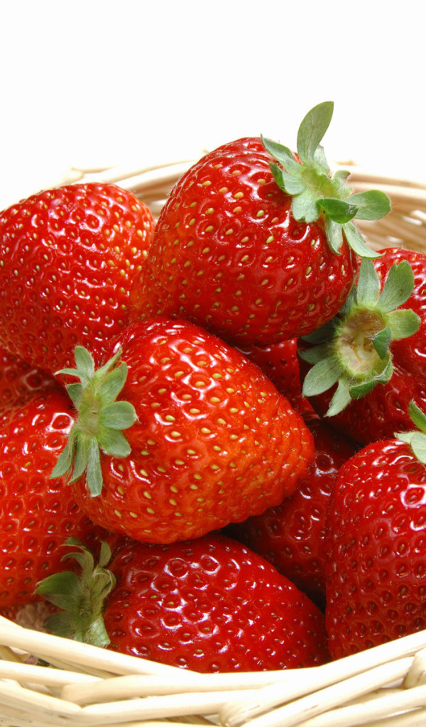 Корзиночка с клубникой