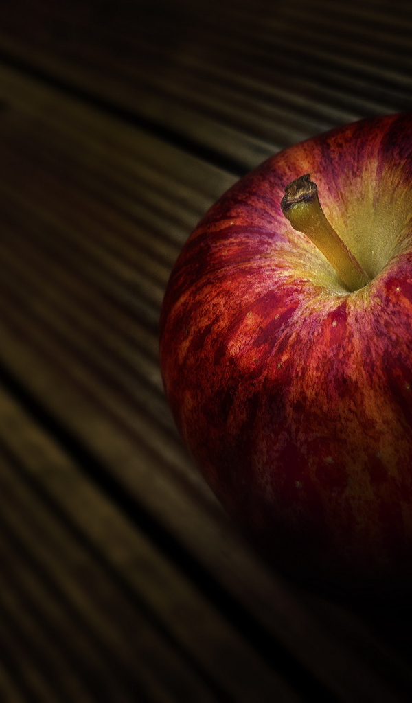 Спелое яблоко