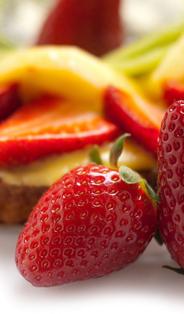 Бутерброды с клубникой