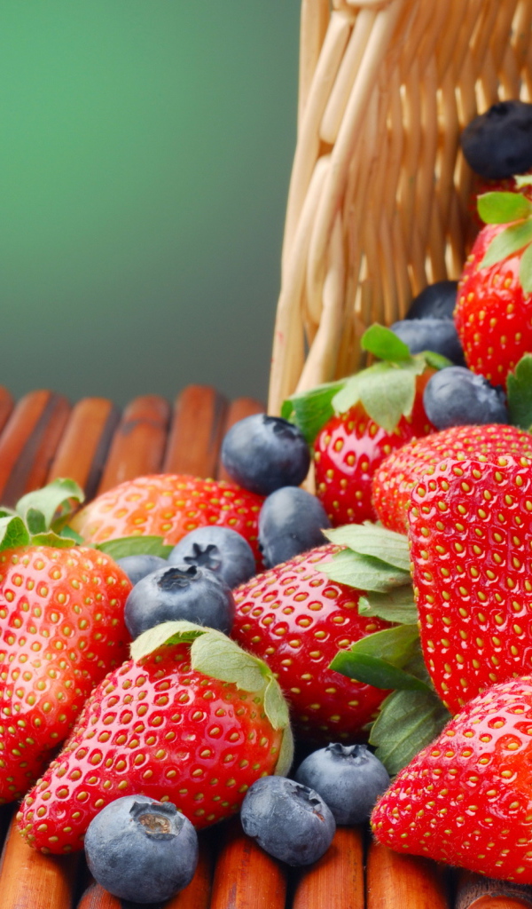 Клубника и голубика