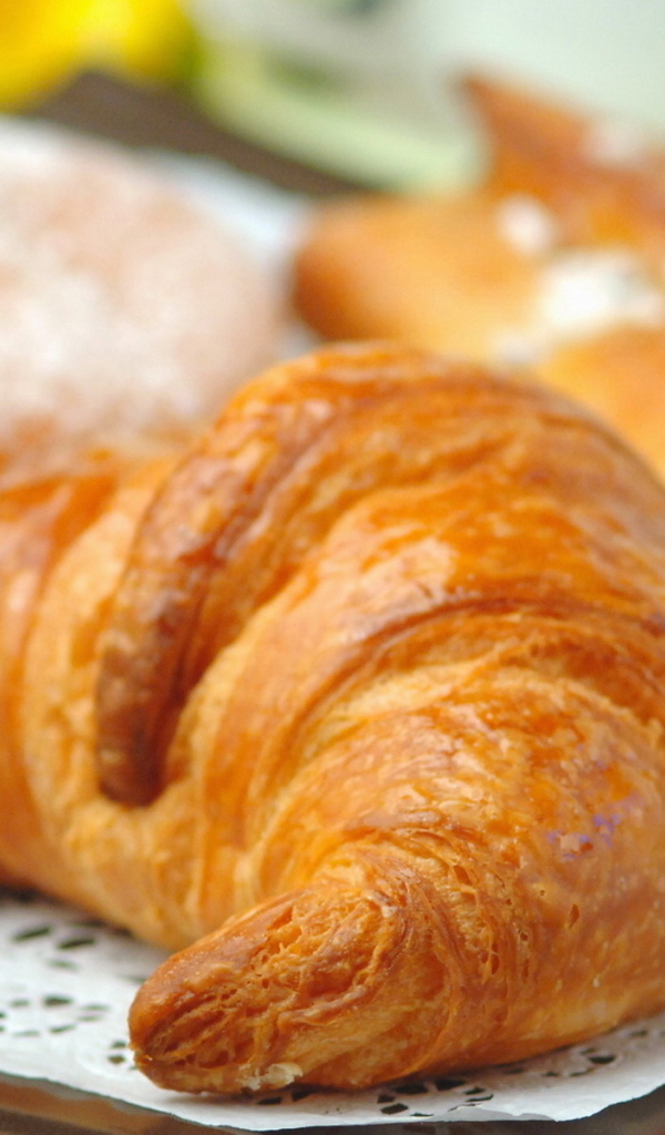 Круассан и пончик