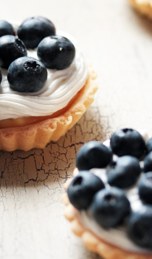 Пирожные с черникой