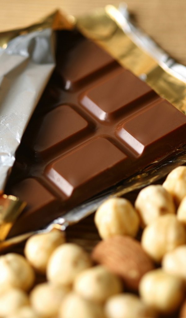 Шоколад с орехами