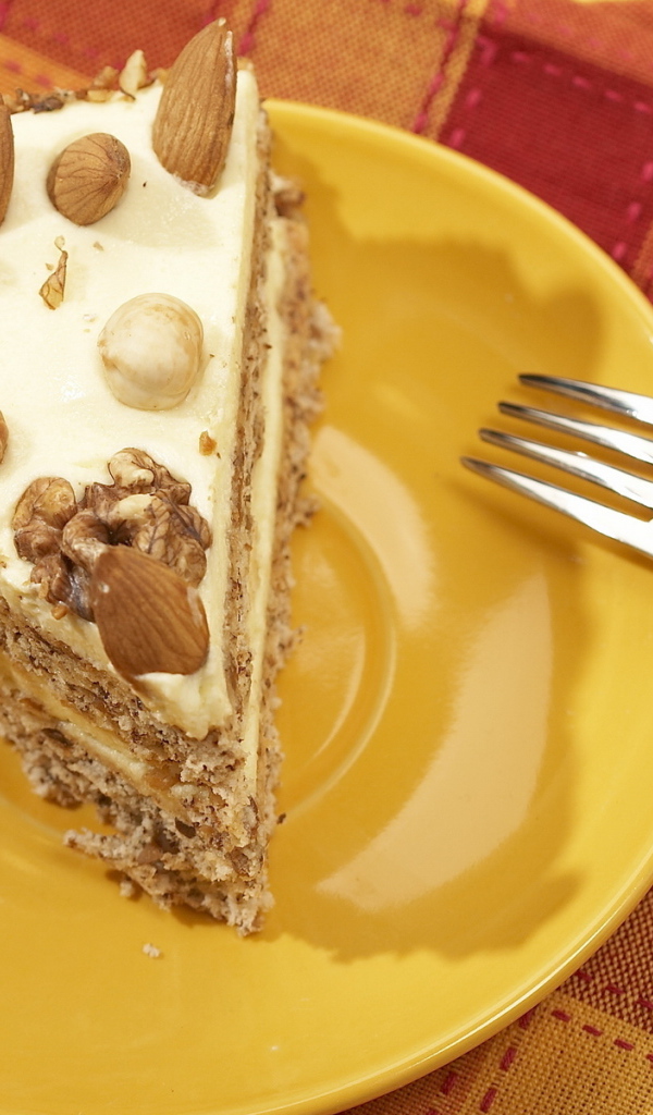 Кусочек тортика с орехами
