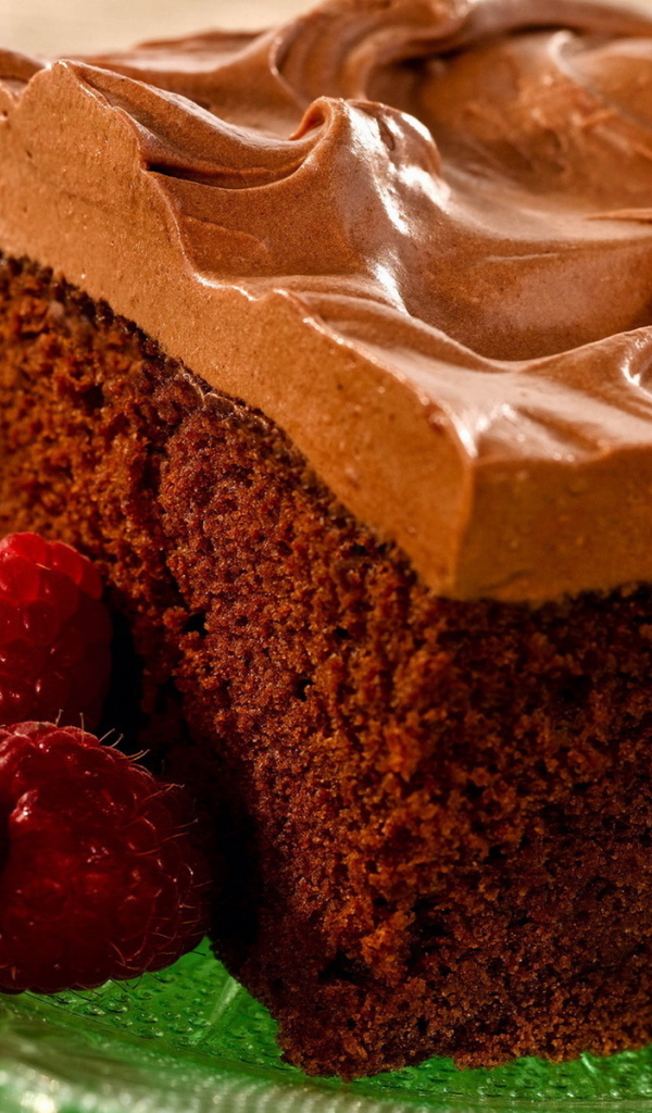 Бисквитный торт с малиной