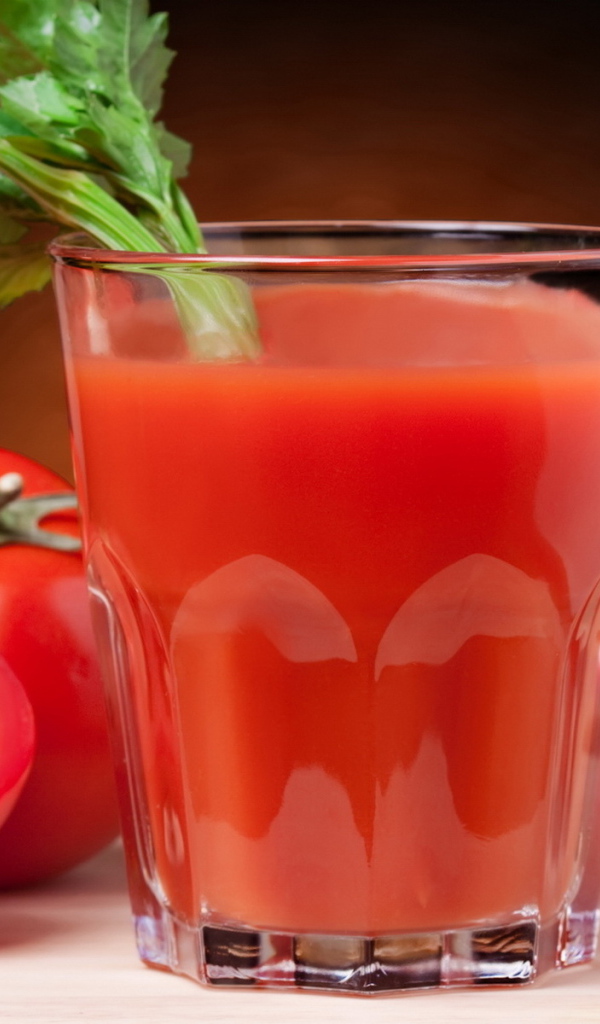 Стакан томатного сока