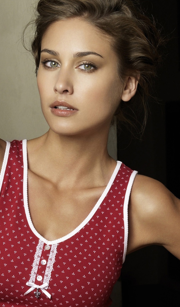 Девушка с зелеными глазами